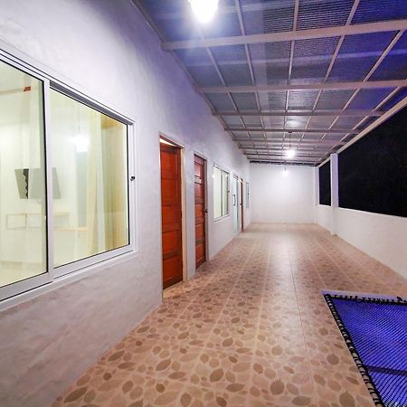 Villa Thepprasit Cosy à Jomtien Beach Extérieur photo