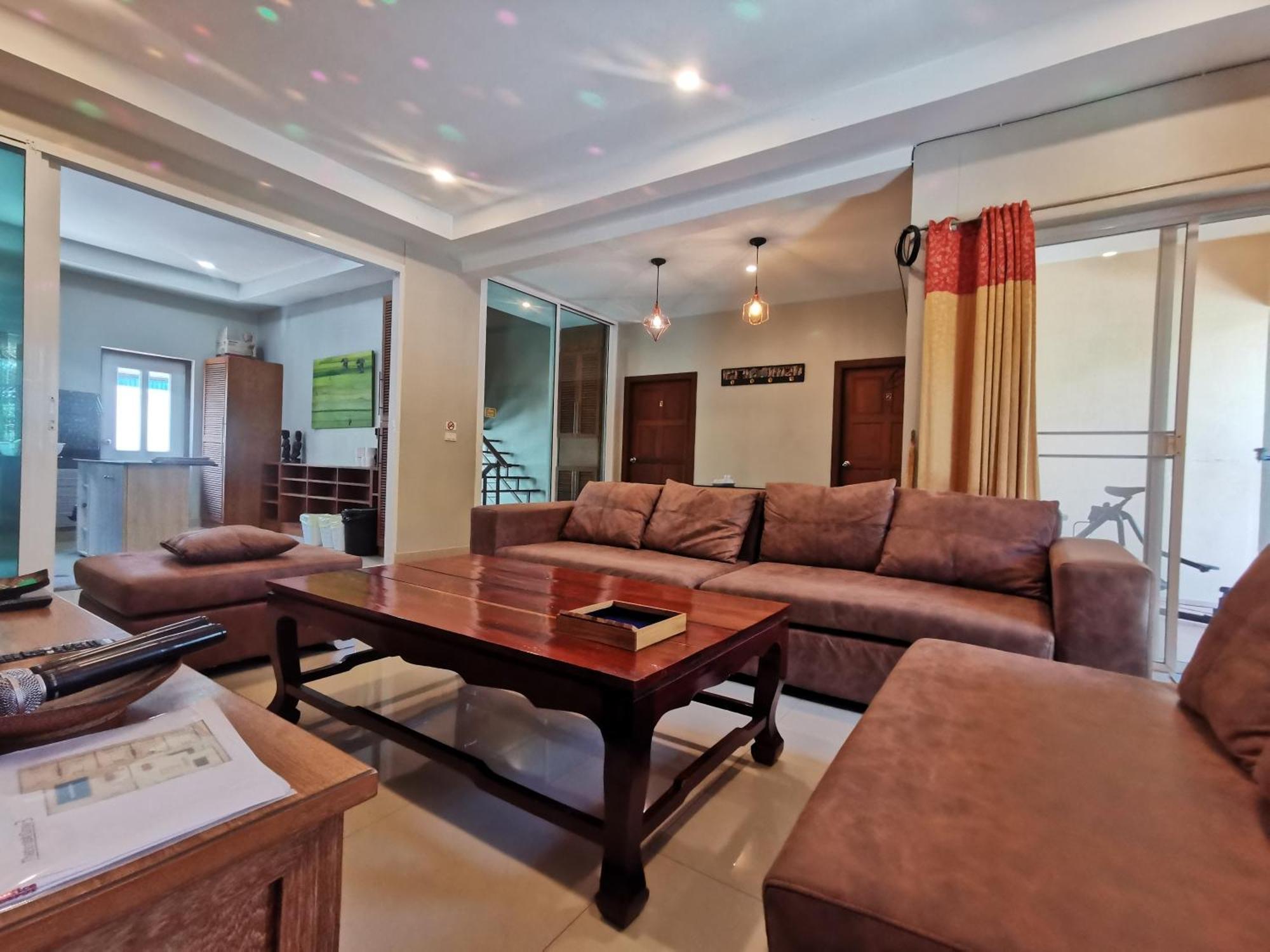 Villa Thepprasit Cosy à Jomtien Beach Extérieur photo