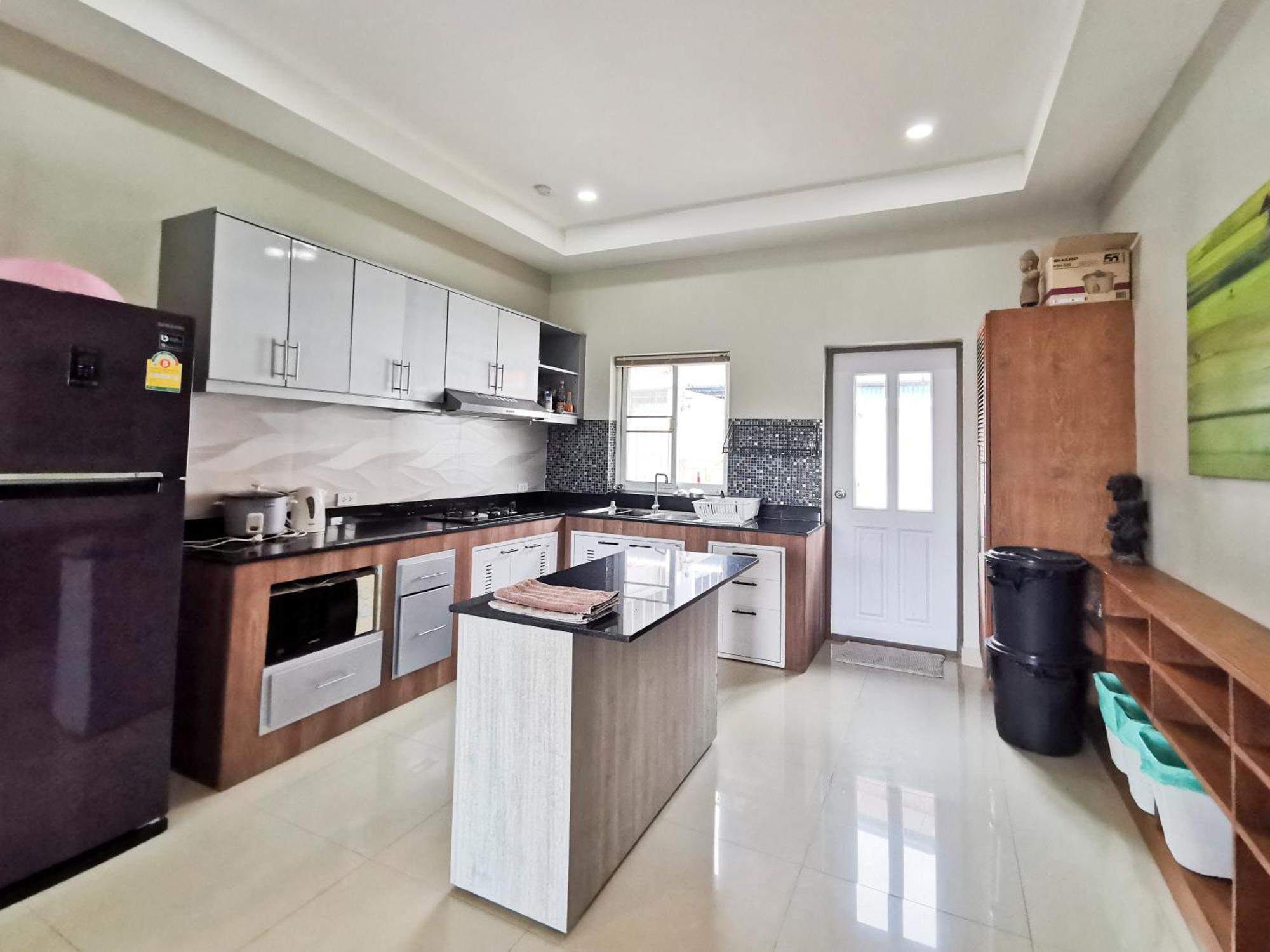 Villa Thepprasit Cosy à Jomtien Beach Extérieur photo