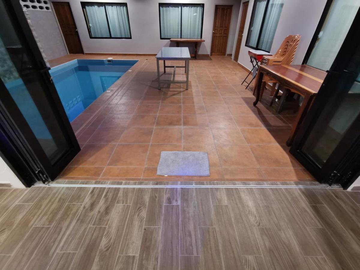 Villa Thepprasit Cosy à Jomtien Beach Extérieur photo