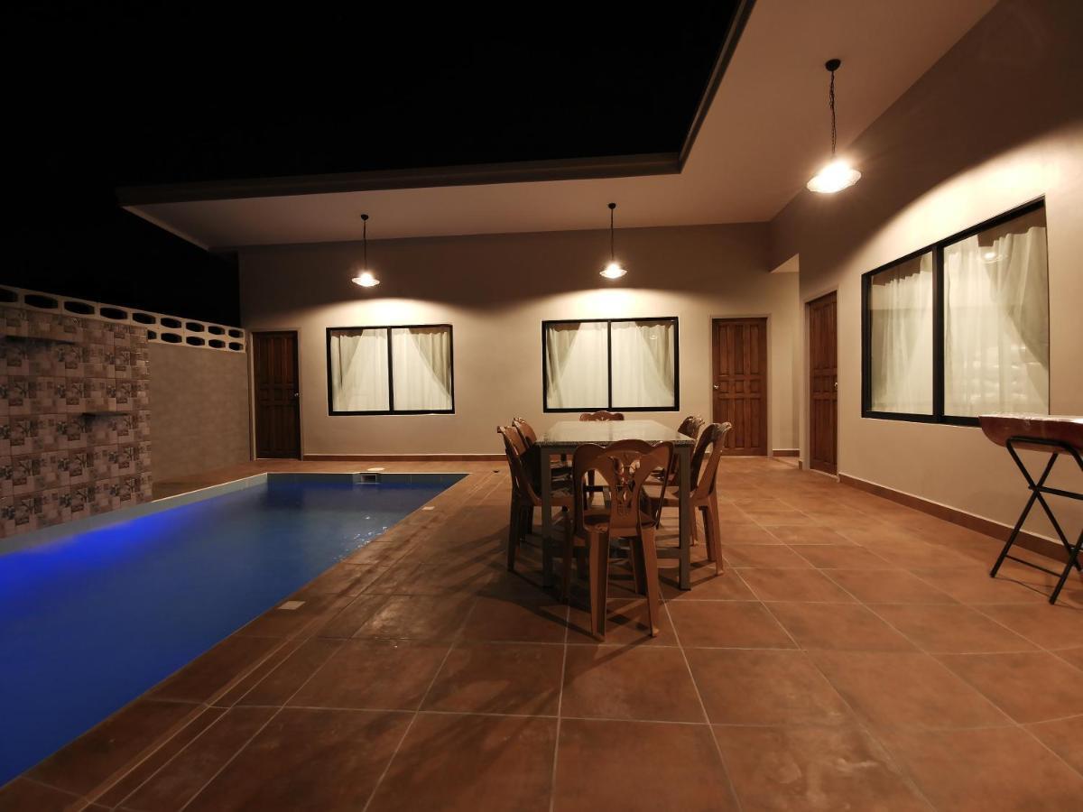 Villa Thepprasit Cosy à Jomtien Beach Extérieur photo